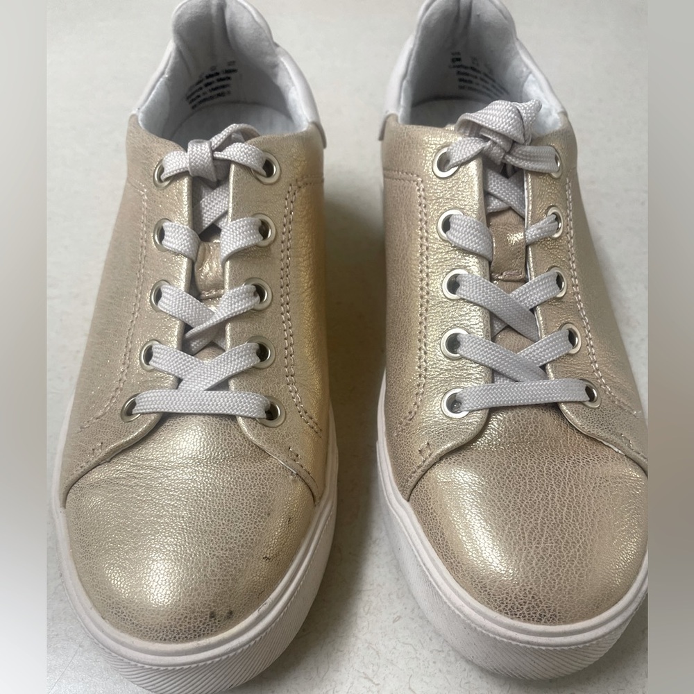 Gold Women's Naturalizer